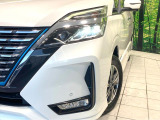 【LEDヘッドライト】悪天候や夜間走行時も良好な視界を確保し安心して運転できる高輝度LEDヘッドライトを装備!点灯速度が早く、消費電力も抑えられています。