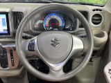 インテリアに合わせたデザインのステアリングは、運転される方のことも考え、運転しやすい形状、大きさです。是非一度、実際に触ってお確かめください。