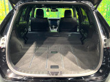 【パワーバックドア】スマートキーや運転席のボタンを押すだけでリアゲートが自動で開閉します!荷物を持っている時や、高い位置にあるバックドアを閉める際に便利な機能です♪