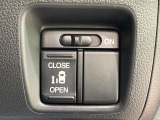 【パワースライドドア】スマートキーや運転席のスイッチでスライドドアの開閉が可能♪電動だから力を入れてドアを開ける必要が無く、小さいお子様でも、重い荷物を持っている時もラクに開け閉めできます♪