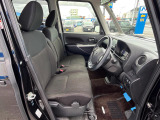 運転席シート廻りは使用感も少なく、良好な状態となっています。丁寧に使われていたことがよくわかりますね。