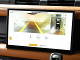 【3Dサラウンドカメラ】は狭い場所でも安心して駐車できるようにサポート。タッチスクリーンの表示と音で障害物との距離を確認できます。車幅感覚に慣れていない方や駐車の苦手な方には必見の装備といえます♪