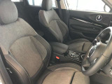 MINIの少し硬めのシートは乗り降りもしやすく、長距離ドライブでも疲れません。