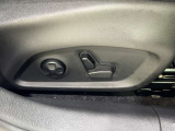 自動車保険について。正規ディーラーだけの特別なブランド保険に加入いただけます。基本補償に加え5つの項目をカバーする「プレミアムプラス」と、長期契約による安定した保険料で、さらなる安心と満足を提供します