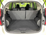 普段のお買い物や通勤、送迎等に十分な荷室スペースを確保しております。セカンドシートを倒すと、大きな荷物の積載も可能です♪