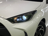 【LEDヘッドライト】悪天候や夜間走行時も良好な視界を確保し安心して運転できる高輝度LEDヘッドライトを装備!点灯速度が早く、消費電力も抑えられています。