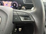 地図情報や車両情報などをステアリングのスイッチから操作して表示できます。