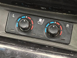 【シートヒーター&ベンチレーション】夏場は涼しい風でお尻や背中の熱やムレを防ぎ、冬はエアコンよりも早く温まってポカポカに!季節を問わず快適に過ごせます。