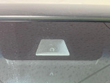 【ホンダセンシング】走行中に前方の車両等を認識し、衝突しそうな時は警報とブレーキで衝突回避と被害軽減をアシスト。より安全にドライブをお楽しみいただけます。