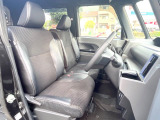 運転席シート廻りは使用感も少なく、良好な状態となっています。前オーナー様が丁寧に使っていたことがよくわかりますね。