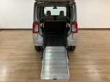 車いすの方に後ろから乗っていただくスロープです★