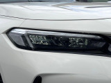 【LEDヘッドライト】悪天候や夜間走行時も良好な視界を確保し安心して運転できる高輝度LEDヘッドライトを装備!点灯速度が早く、消費電力も抑えられています。