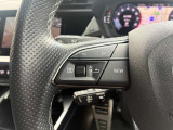 地図情報や車両情報などをステアリングのスイッチから操作して表示できます。