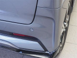 車庫入れなどで役立つコーナーセンサー付きです。