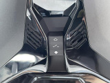 【電動パノラマルーフ】BMWのパノラマルーフは開閉が目的でなく、ルーフと一体感のある構造によって、より解放感を実現しているのが特徴です。