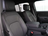 エボニー・ウィンザーレザーを贅沢に採用。運転席・助手席ともにシートヒーター&クーラーを装備。季節や気温に合わせて快適にお過ごしいただけます。