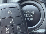 【キーレス】少し離れた場所からでもボタン一つでドアの開錠・施錠ができるのでとっても便利!ドアの鍵穴周りに傷をつけることもありません♪