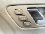 【運転席ポジションメモリー付パワーシート】ワンタッチで記憶させていたシートの前後・リクライニングはもちろんシートリフターも備えます☆快適なドライブをお楽しみ下さい♪