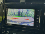 【バックカメラ】駐車時に後方がリアルタイム映像で確認できます。大型商業施設や立体駐車場での駐車時や、夜間のバック時に大活躍!運転スキルに関わらず、今や必須となった装備のひとつです!