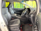 運転席シート廻りは使用感も少なく、良好な状態となっています。前オーナー様が丁寧に使っていたことがよくわかりますね。