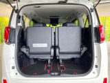 普段のお買い物や通勤、送迎等に十分な荷室スペースを確保しております。セカンドシートを倒すと、大きな荷物の積載も可能です♪