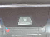 【ホンダセンシング】走行中に前方の車両等を認識し、衝突しそうな時は警報とブレーキで衝突回避と被害軽減をアシスト。より安全にドライブをお楽しみいただけます。