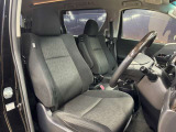 運転席も広々としており運転しやすい環境を実現しています☆