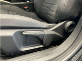 自動車保険について。正規ディーラーだけの特別なブランド保険に加入いただけます。基本補償に加え5つの項目をカバーする「プレミアムプラス」と、長期契約による安定した保険料で、さらなる安心と満足を提供します