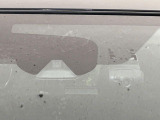 【エマージェンシーブレーキ】走行中に前方の車両等を認識し、衝突しそうな時は警報とブレーキで衝突回避と被害軽減をアシスト。より安全にドライブをお楽しみいただけます。