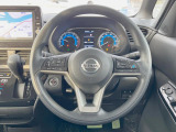 インテリアに合わせたデザインのステアリングは、運転される方のことも考え、運転しやすい形状、大きさです。是非一度、実際に触ってお確かめください。
