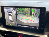 【パノラミックビューモニター】専用のカメラにより、上から見下ろしたような視点で360度クルマの周囲を確認することができます☆死角部分も確認しやすく、狭い場所での切り返しや駐車もスムーズに行えます。