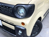 【LEDヘッドライト】悪天候や夜間走行時も良好な視界を確保し安心して運転できる高輝度LEDヘッドライトを装備!点灯速度が早く、消費電力も抑えられています。