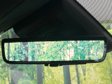 【デジタルインナーミラー】後席の大きな荷物や同乗者で後方が確認しづらい時でも安心!カメラが撮影した車両後方の映像をルームミラー内に表示。クリアな視界で状況の確認が可能です!
