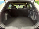 積み下ろしのしやすいデッキにはたっぷりと荷物を積み込んでいただけます。遊びから仕事まで、様々なシーンで頼れます♪
