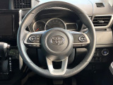 インテリアに合わせたデザインのステアリングは、運転される方のことも考え、運転しやすい形状、大きさです。是非一度、実際に触ってお確かめください。