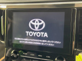 【9型メーカー純正ナビ】インテリアに溶け込むスタイリッシュな「専用設計」メーカーナビを装備♪視認性や操作性など基本性能にも優れ、より上質なカーライフをお楽しみいただけます。