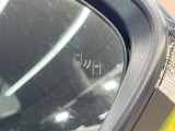 【ブラインドスポットモニター】走行中、ドアミラーの死角になりやすい箇所に後続車が接近するとサイドミラーのレンズに警告を表示!ドライバーに注意喚起をしてくれます。
