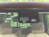 【エマージェンシーブレーキ】走行中に前方の車両等を認識し、衝突しそうな時は警報とブレーキで衝突回避と被害軽減をアシスト。より安全にドライブをお楽しみいただけます。
