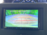 【バックカメラ】駐車時に後方がリアルタイム映像で確認できます。大型商業施設や立体駐車場での駐車時や、夜間のバック時に大活躍!運転スキルに関わらず、今や必須となった装備のひとつです!