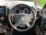 【純正革巻きステアリング】上質な革を使用することで、手にしっかり馴染みとても運転しやすいハンドルです♪