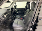 ショールームでは、認定中古車に加え、最新のニューモデルも各種取り揃えております。見学や試乗はもちろん、専門スタッフによるアドバイスなど、様々なサービスを通して、「ジープのある生活」をご体感いただけます