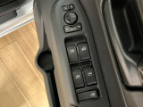 電動格納ドアミラー装備しています★車内からドアミラーの折り畳みや鏡面の調節を行うことが可能です★