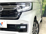 【LEDヘッドライト】悪天候や夜間走行時も良好な視界を確保し安心して運転できる高輝度LEDヘッドライトを装備!点灯速度が早く、消費電力も抑えられています。