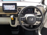 運転席から各種ボタンの操作がしやすいように設計されたデザイン。ドライブなでもスマートに操作ができます♪