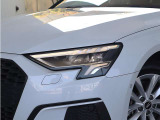 ●Audiが最初に採用したLEDポジショニングランプ。シャープなラインで昼間でも点けていたいと思うほど上品でオシャレです。夜間走行時はさらに目立ちます!