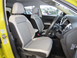 運転席は長時間座っても疲れにくい仕様になっております。