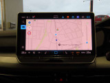 ディスカバーメディア搭載。「VW Connect」というeSIMが内蔵された画期的なシステムです。地図データなど自動で情報を更新することができるのが大きな魅力。なお、CD/DVD・TVは廃止されてます