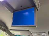 【フリップダウンモニター】大画面モニターで後席でもエンタメをお楽しみいただけます。小さなお子様にも大人気の装備です♪
