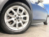 ●純正16インチアルミホイール:輸入車ならではの卓越した走りを支えるホイールと足回りです!日本車の走りに慣れている方にもぜひ体感して頂きたいほど、高いレベルでまとまっています!