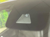 【ホンダセンシング】走行中に前方の車両等を認識し、衝突しそうな時は警報とブレーキで衝突回避と被害軽減をアシスト。より安全にドライブをお楽しみいただけます。